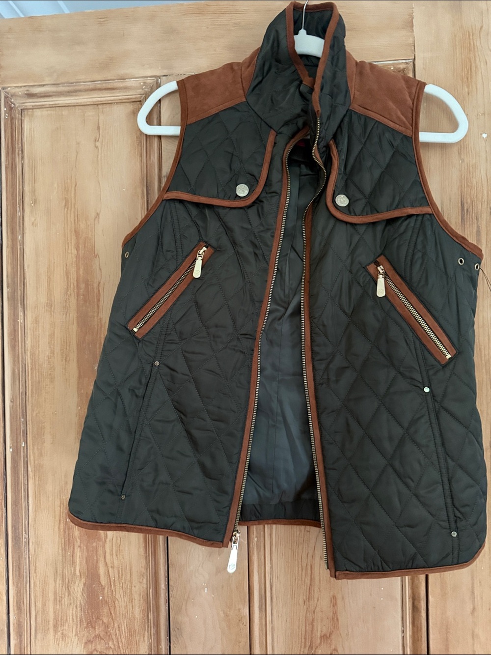 Vince Camuto Quilted olive green Vest with tan Trim